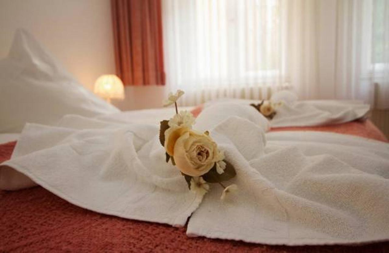 Hotel Altstadt Spandau Seeburg  Bagian luar foto